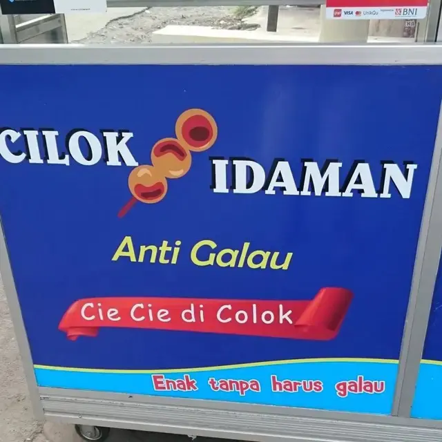 6 Tulisan Nyeleneh di Gerobak Jajanan Sunda Ini Bikin Salah Fokus ketika Puasa