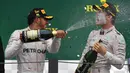 Fakta ini membuat persaingan perebutan gelar juara dunia F1 menjadi kian sengit antara Lewis Hamilton dan Nico Rosberg. Balapan terakhir di Abu Dhabi, 27 November 2016, pun menjadi seri penentu. (AFP/Melson Almeida)