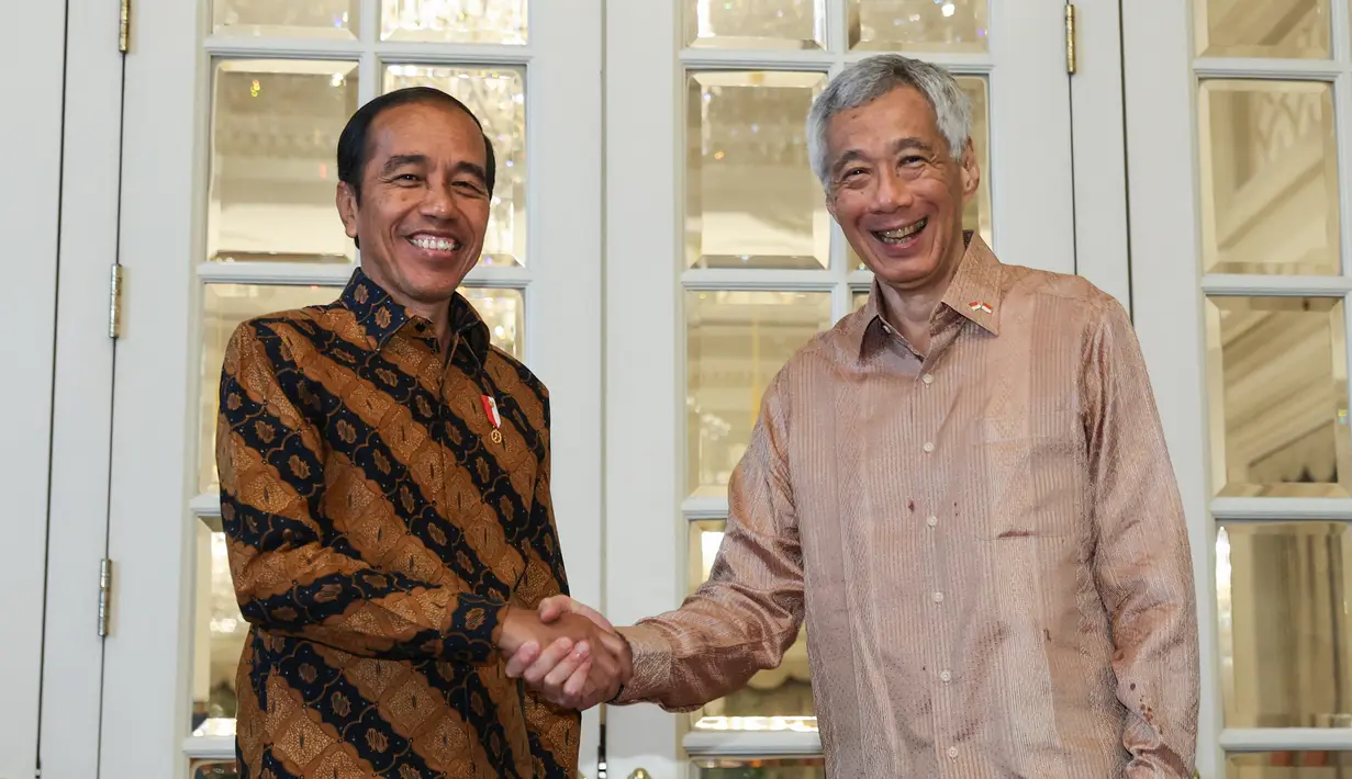 Suasana keakraban tampak saat kedua pemimpin negara bertetangga itu bertemu. (EDGAR SU/POOL/AFP)