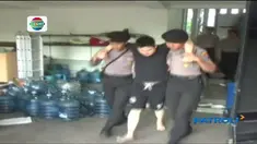 Polisi menelaah bagaimana bisa para tersangka WNA dapat ke Indonesia tanpa paspor.