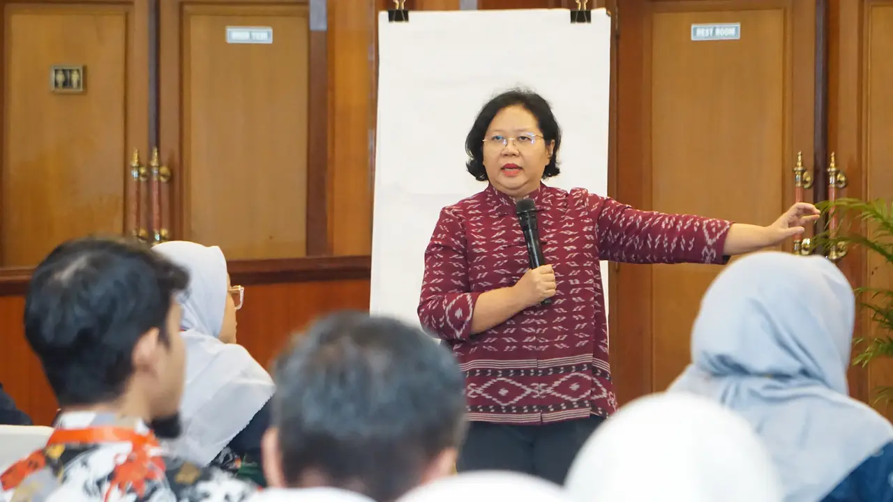 dr. Titis Prawitasari, Sp.A(K) tegaskan pentingnya intervensi gizi bagi anak dengan TB. APKESMI dorong Puskesmas aktif tangani TB demi wujudkan Generasi Emas 2045 bebas stunting.
