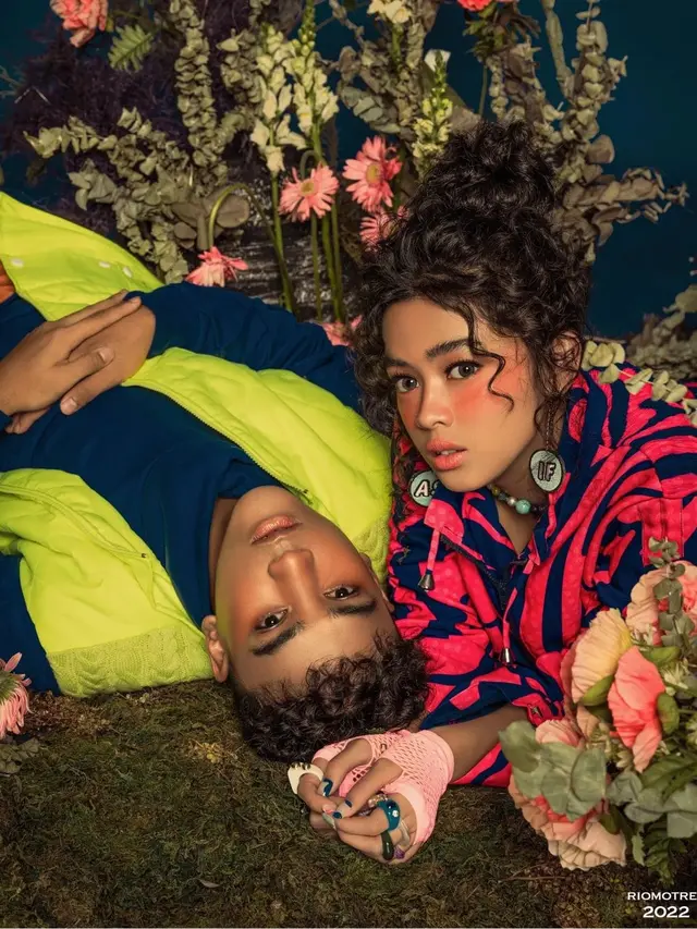 7 Gaya Pemotretan Terbaru Aqeela Calista dan Emyr Razan Ini Bikin Baper