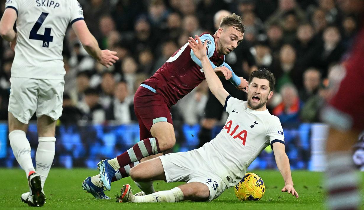 West Ham menyamakan kedudukan lewat gol Jarrod Bowen di menit ke-52, lalu berbalik unggul ketika James Ward-Prowse mencetak gol di menit ke-74. (Ben Stansall / AFP)