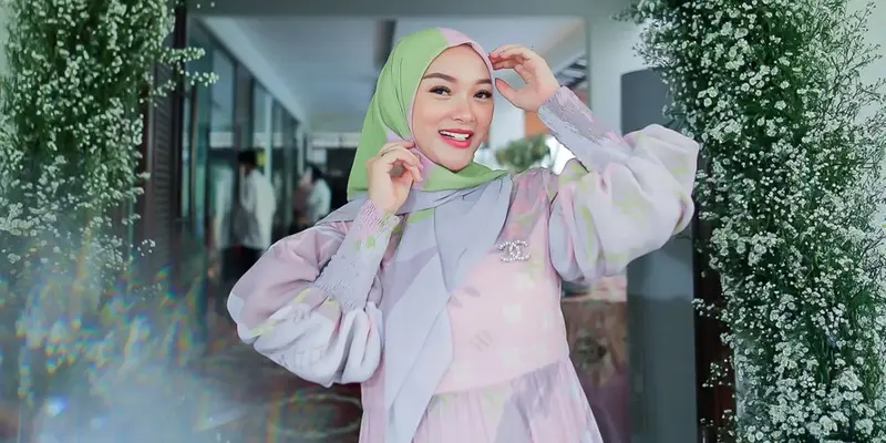 Zaskia Gotik Disebut Hijrah Usai Memposting Potret Terbaru Berhijab