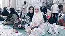 Tidak hanya berfoto dan mengunggah di media sosial. Nampaknya Nikita Willy juga melakukan tradisi lainnya di hari lebaran ini, terutama menikmati menu khas lebaran dan berkumpul dengan keluarga. (Instagram/Nikitawillyofficial94)