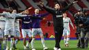 Pelatih Derby County, Frank Lampard, merayakan kemenangan atas Manchester United pada Piala Liga Inggris di Stadion Old Trafford, Rabu (26/9/2018). Manchester United takluk adu penalti 9-10 (2-2) dari Derby County. (AFP/Paul Ellis)