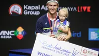 Pebulutangkis Denmark, Viktor Axelsen usai memenangi nomot tunggal putra Indonesia Open 2022. (Bola.com/Bagaskara Lazuardi)
