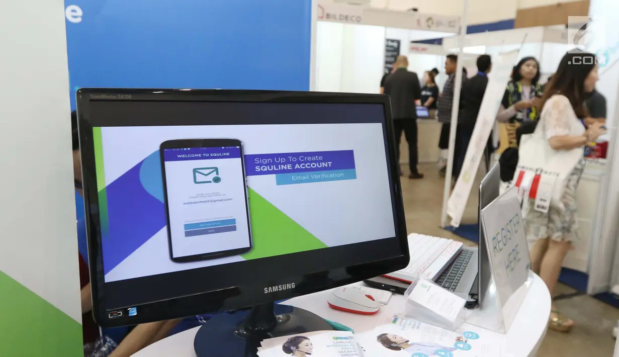 Salah satu stan produk startup pada Global Mobile Internet Conference (GMIC) Indonesia di ICE BSD, Tangerang Selatan, Selasa (26/9). GMIC diharapkan dapat menjadi awal mula kerja sama dan wadah bagi para penggiat teknologi. (Liputan6.com/Angga Yuniar)