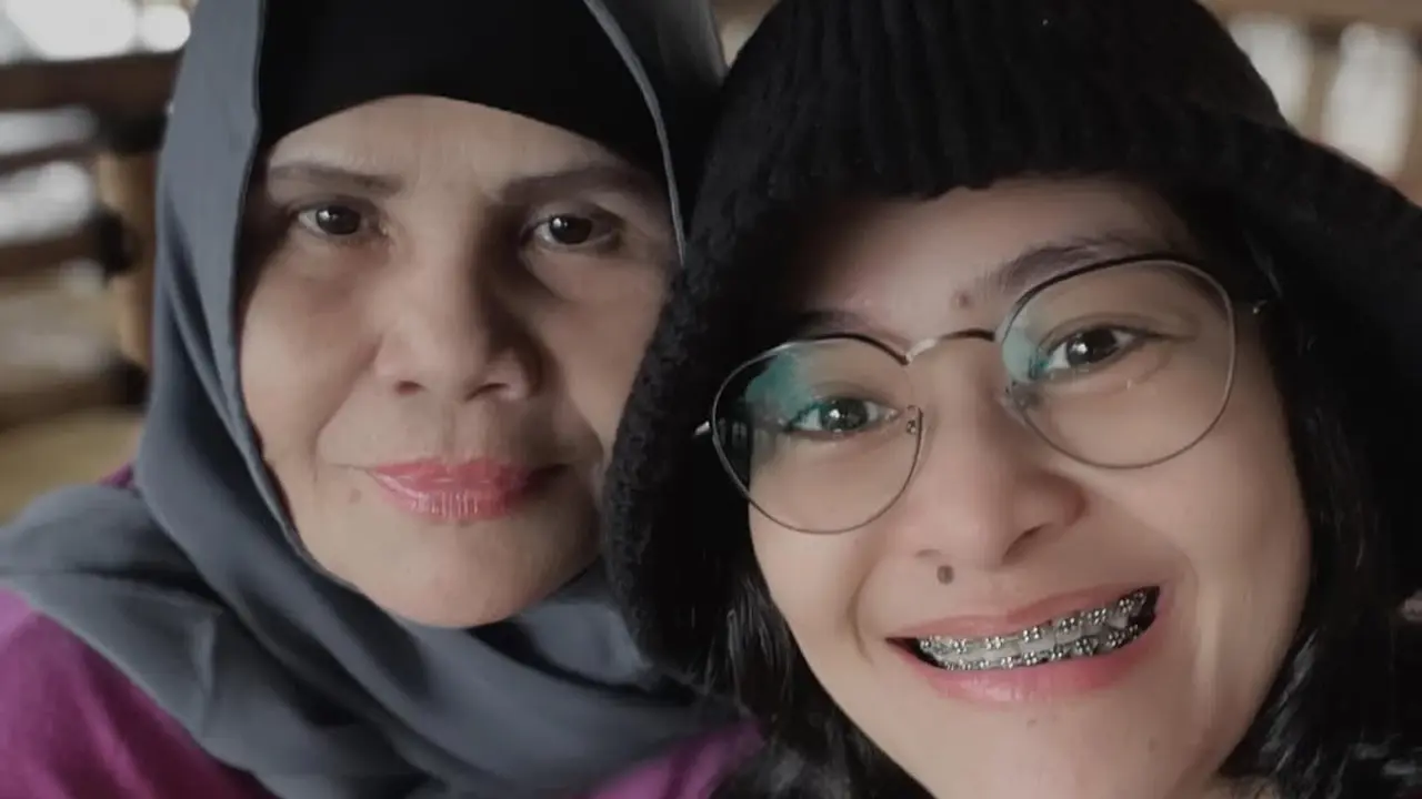 6 Potret Kenangan Mita The Virgin dan Ibunda Tercinta yang Telah Berpulang