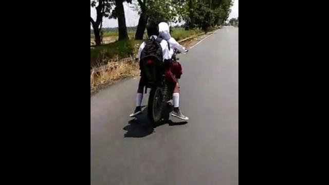 Viral anak sd naik motor