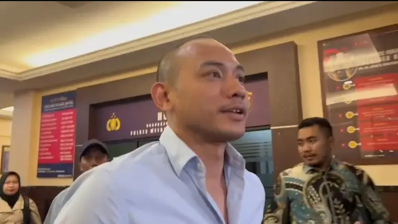 Tiko Pradipta Aryawardhana, suami artis BCL usai menjalani pemeriksaan di Mapolres Metro Jakarta Selatan, Kamis (11/7/2024).
