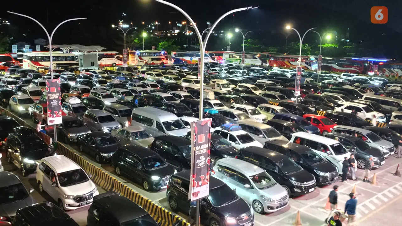 Situasi di Dermaga Eksekutif Pelabuhan Merak. (Selasa, 09/04/2024). (Yandhi Deslatama/Liputan6.com).