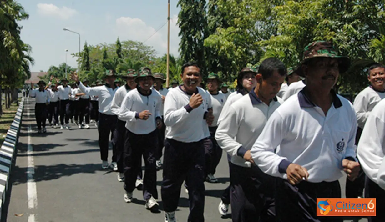 Citizen6, Surabaya: Route lari yang mengambil start dan finish lapangan Laut Maluku tersebut, diikuti seluruh Direktur Kobangdikal, Komandan Kodik, Komandan Pusdik dan Komandan Sekolah dijajaran Kobangdikal. (Pengirim: Penkobangdikal). 