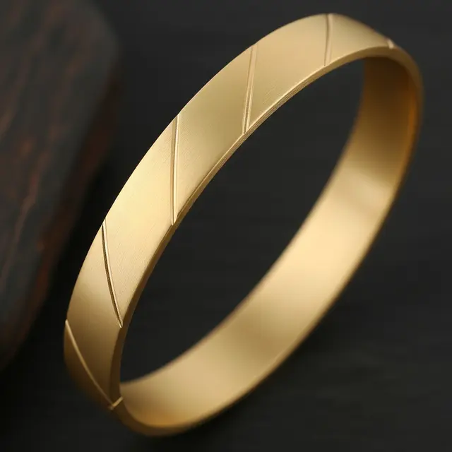Gelang Emas Bangle Motif Geometris Tampil Modern dan Minimalis