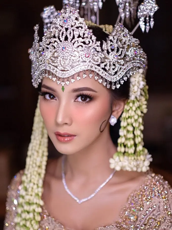 Cantiknya Sheila Dara dengan Makeup ala Pengantin Sunda di Hari Pernikahannya