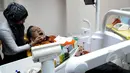 Ketua DPD RI Irman Gusman memeriksa kesehatan giginya di Poliklinik DPD RI, Senayan, Jakarta, Kamis (22/01/2015). (Liputan6.com/Andrian M Tunay)