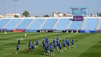 Cuaca panas menyambut kedatangan para pemain Timnas Inggris di Qatar untuk memainkan Piala Dunia 2022. (AFP/Paul Ellis)