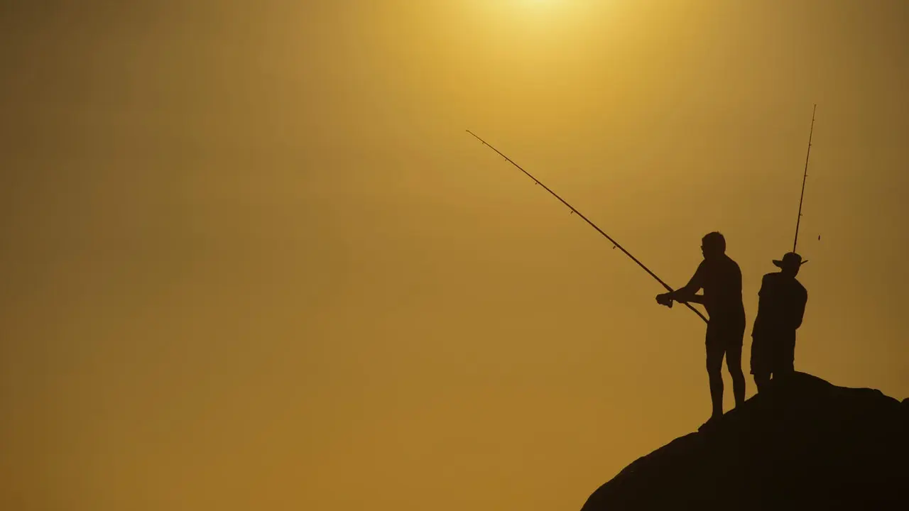 menangkap ikan