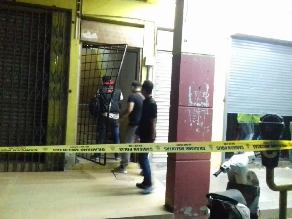Kepolisian Malaysia memeriksa tempat kejadian perkara (Foto: Berita Harian/Syaherah Mustafa)