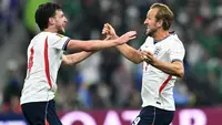 Bintang Timnas Inggris, Harry Kane (kanan), berselebrasi dengan Declan Rice setelah memenangi laga kontra Meksiko pada 16 besar Piala Dunia 2026 di Stadion Azteka, Mexico City, Senin (6/7/2026) pagi WIB. (AFP/Carl De Souza)
