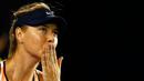 Petenis putri asal Rusia Maria Sharapova melakukan selebrasi usai memenangkan putaran ketiga melawan Lauren Davis di turnamen Australia Open 2016 di Melbourne Park, Australia, (22/1). Sharapova menang 6-1, 6-7(5), dan 6-0. (REUTERS/Thomas Peter)