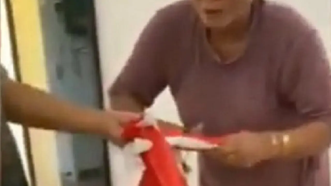 gunting Bendera