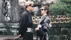 Ranty Maria tak menyia-nyiakan kesempatan menyewa baju kimono untuk kenang-kenangan saat liburan di Jepang. Ranty kemudian membagikan beberapa potretnya dalam balutan kimono hitam bermotif bunga. Di momen itu, bintang serial Heart Series ini melakukan pemotretan bareng sang kekasih, Rayn Wijaya. (Liputan6.com/IG/@rantymaria)