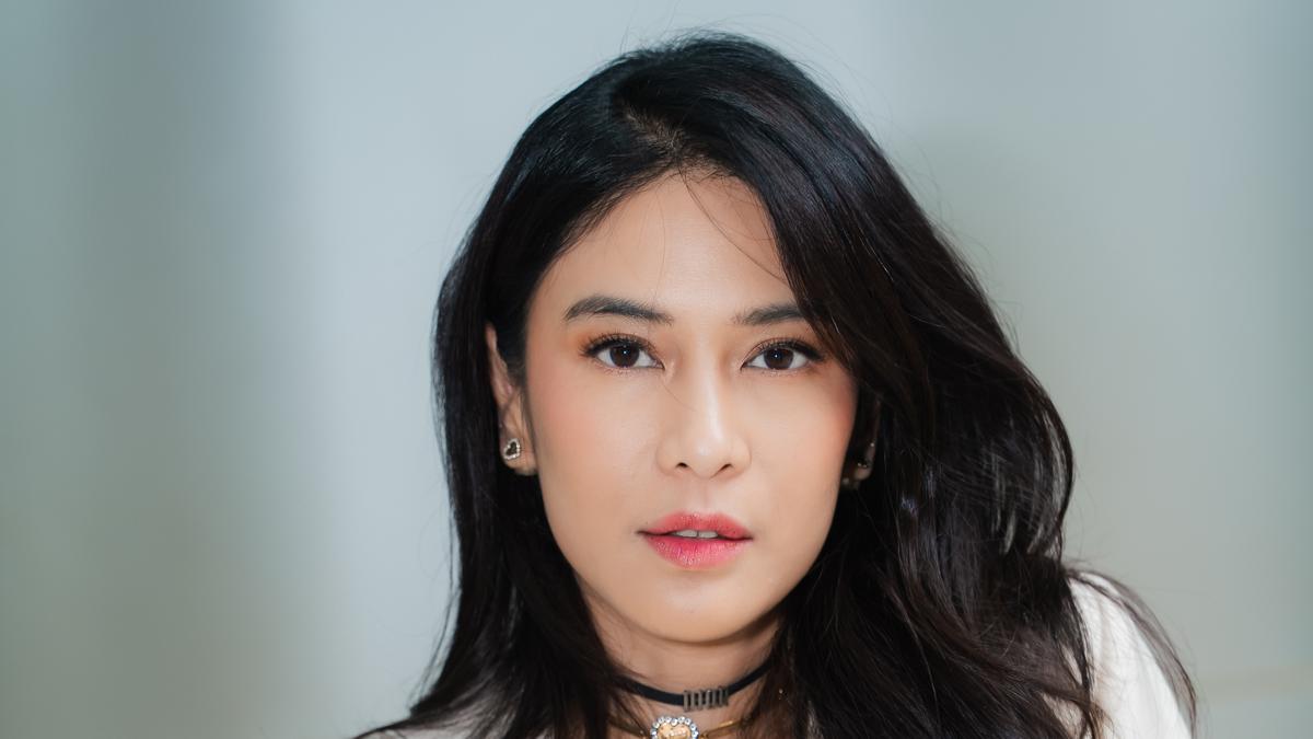 Dian Sastrowardoyo Jadi Pemain dan Produser Film Esok Tanpa Ibu, Sorot Teknologi Hadir di Ruang Privat