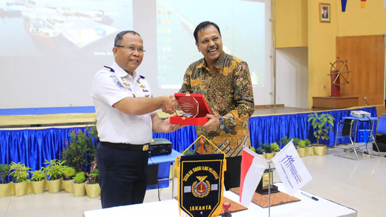Sahattua Simatupang dan Dhrubajyoti Das