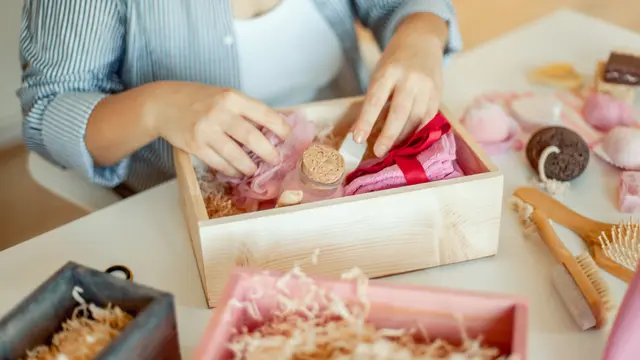 Tips Tampil Elegan Saat Menghadiri Pernikahan Mantan, Biar Nggak Canggung Apalagi Baper