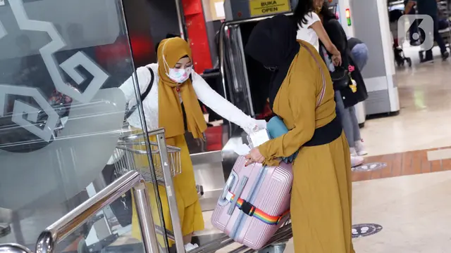 FOTO: Libur Panjang, Bandara Soetta Dipenuhi Penumpang