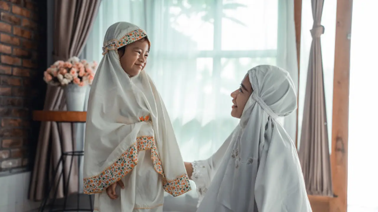 Mengajarkan Ibadah Sholat