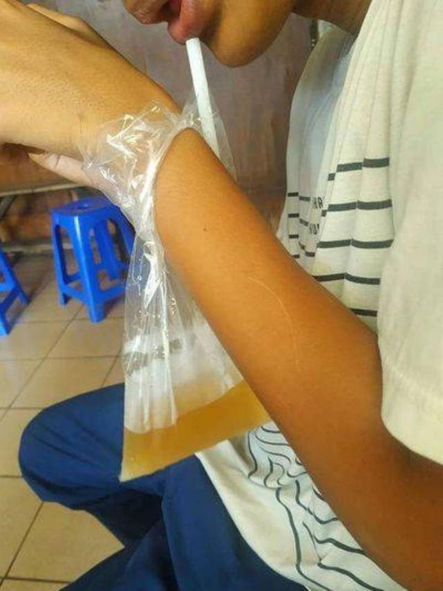 Bikin Geleng Kepala, 6 Cara Nyeleneh Orang Menikmati Minuman