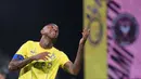 Pemain Al-Nassr, Talisca melakukan selebrasi setelah mencetak gol ke gawang Inter Miami pada laga persahabatan di Kingdom Arena Stadium, Riyadh, Arab Saudi, Jumat (02/02/2024) dini hari WIB. (AFP)