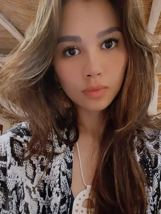 Aksesori menjadi penyempurna gaya sempurna untuk elevansi gaya yang semakin glamor.