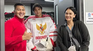 Melalui akun Instagram, Anjasmara dan Dian Nitami terlihat memberikan dukungan kepada sang putra yang bertanding di Thailand. Bahkan, melalui akun Instagram, pasangan selebriti ini turut menemani Arka selama pertandingan. (Liputan6.com/IG/@bu_deedee)