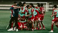 Selebrasi para pemain Timnas Indonesia U-17, saat menghadapi China dalam laga pertama Grup B Piala Asia U-17 2026 di Lapangan A King Abdullah Sports City Training Stadium, Jeddah, Selasa (5/5/2026). (Dok. PSSI)