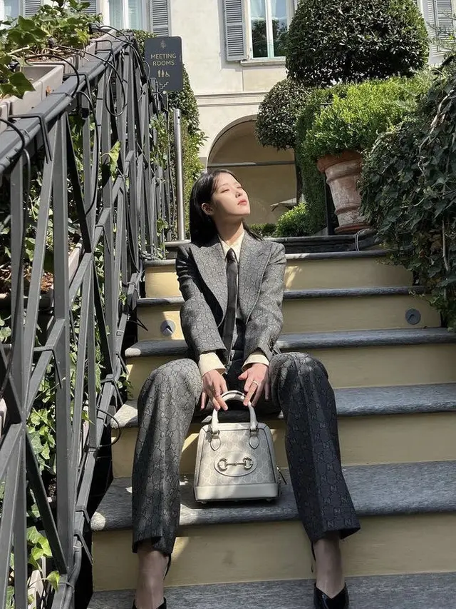 Gaya Berkelas Girl Boss IU di Milan Fashion Week, (@dlwlrma)