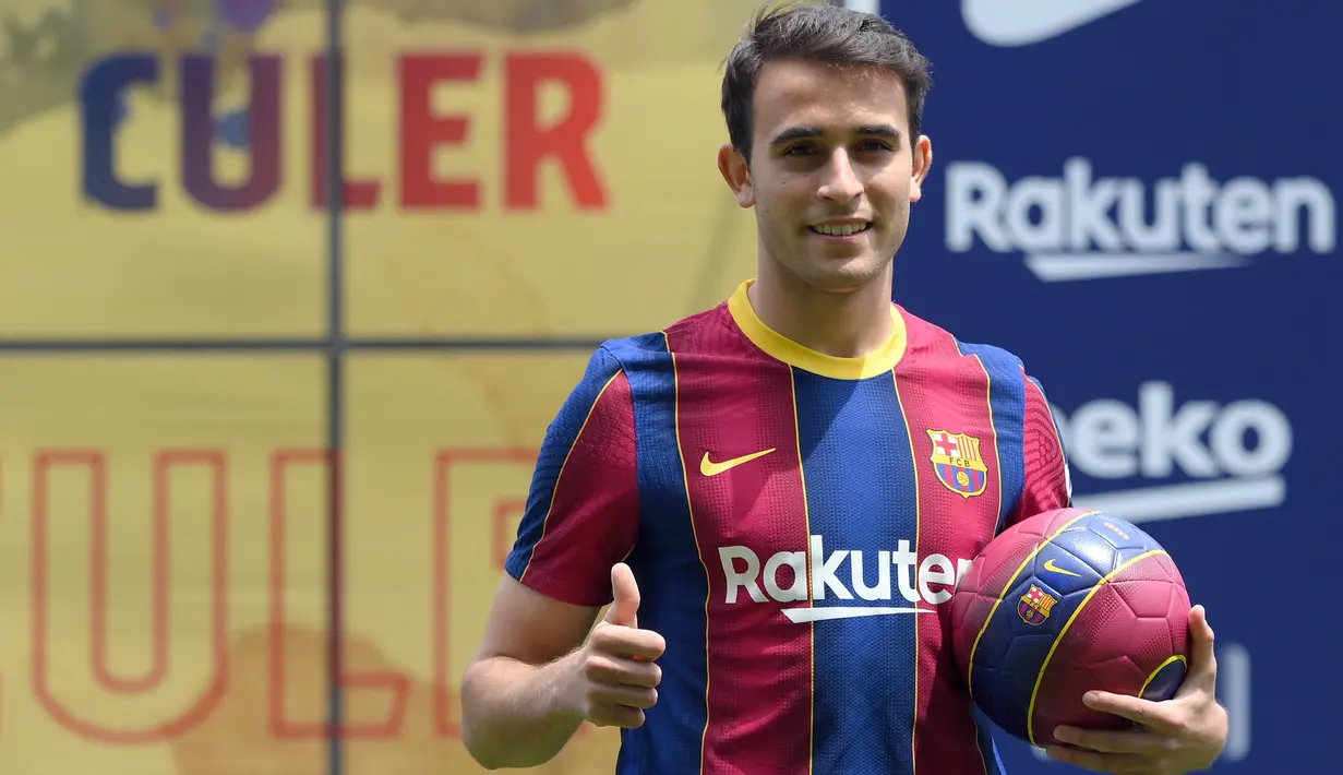 <p>Eric Garcia didatangkan Barcelona dari Manchester City secara gratis pada tahun 2021. Akan tetapi, dia tidak banyak memberikan kontribusi untuk Barcelona. Musim lalu, Garcia bermain di Girona dengan status pinjaman. Dia merupakan salah satu pemain yang mungkin bisa dijual Barcelona setelah menjalani musim yang baik. (LLUIS GENE / AFP)</p>