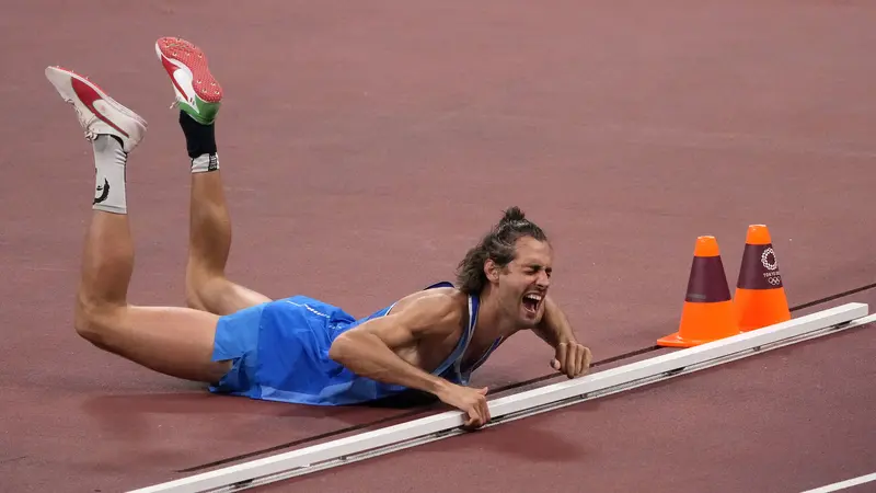 FOTO: Atlet Lompat Tinggi Qatar dan Italia Sepakat Berbagi Emas Olimpiade