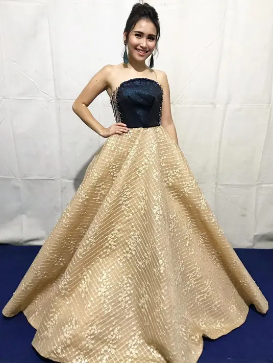 Sebutan ‘Ratu Drama’ yang ditujukan Ayu Ting Ting belakangan ini karena Ayu dianggap selalu penuh dengan gimmick. Seperti yang dilakukannya bersama Ivan Gunawan baru-baru ini. (Instagram/ayutingting92)