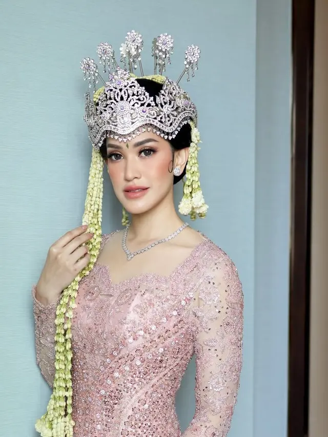 Pesona Elma Agustin ex Girlband Princess saat Menikah. [@archangelachelsea]