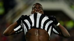 Ekspresi pemain Juventus, Paul Pogba, saat bertanding melawan Fiorentina dalam lanjutan Serie A di Stadion Artemio Franchi, Firenze, Senin (25/4/2016) dini hari WIB. (AFP/Alberto Pizzoli)