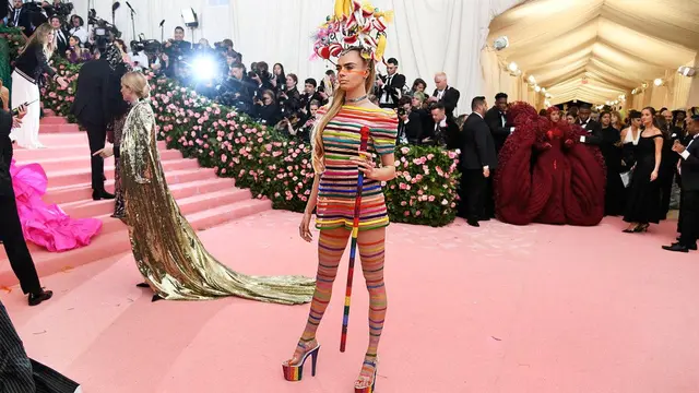 Adu Gaya Penampilan Seleb Hollywood di Met Gala 2019