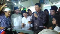 Ahok saat meresmikan makam Mbah Priok jadi cagar budaya. (Liputan6.com/Muslim AR)