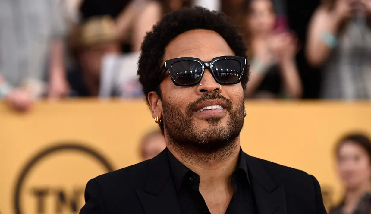 Lenny Kravitz adalah salah satu musisi yang seharusnya tampil menghibur penggemarnya pada Kamis 26 Maret 2015, di Istora Senayan, Jakarta. Namun konser pertama di Indonesia itu batal digelar. (Frazer Harrison/Getty Images/AFP)