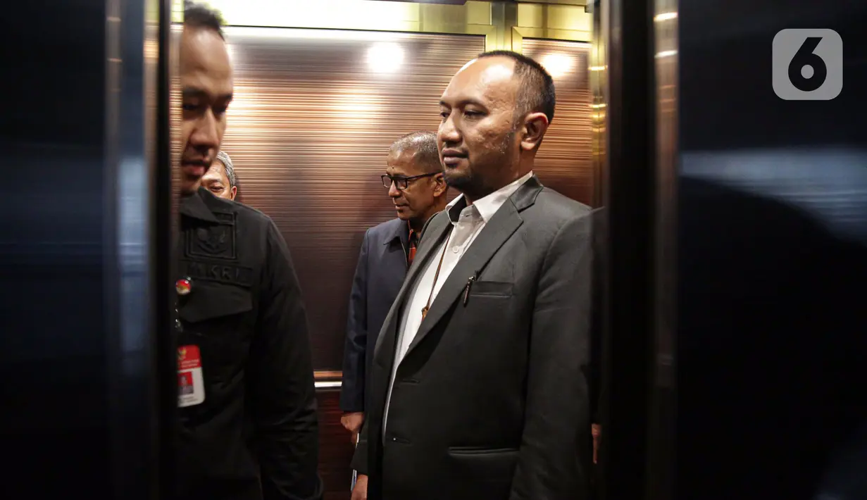 Ketua Majelis Kehormatan Mahkamah Konstitusi (MKMK) Jimly Asshiddiqie diketahui telah membacakan sembilan isu yang muncul dalam laporan terkait dugaan pelanggaran etik hakim konstitusi. Salah satu isu tersebut terkait dugaan konflik kepentingan. (Liputan6.com/Faizal Fanani)