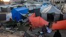 Sebagian besar lokasi pengungsian yang didirikan dengan kondisi seadanya berada di Deir el-Balah dan di wilayah selatan Khan Yunis serta Rafah. (BASHAR TALEB/AFP)