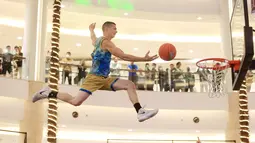 Kota Kasablanka bersama Indonesia Basketball League (IBL) dan Foot Locker akan menemani liburan sekolah dengan menghadirkan Indonesia Slamdunk Festival pada 23 Juni hingga 16 Juli 2023. (Bola.com/M Iqbal Ichsan)