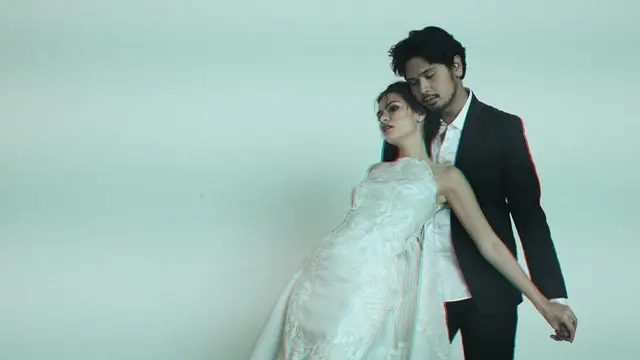 Petra Sihombing dan kekasihnya, Firrina Sinatrya